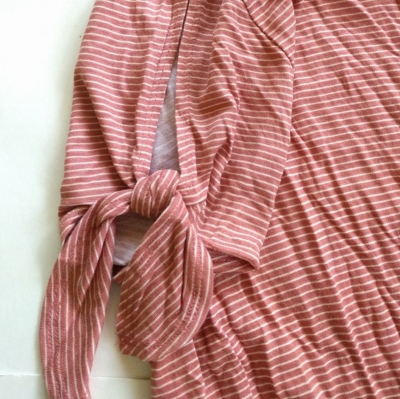 LC LAUREN CONRAD slit knot sleeve maternity tee - Picture 4 of 8